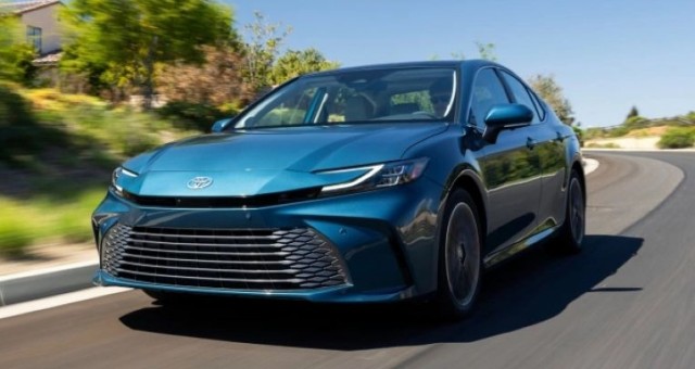 Nhờ xe hybrid, Toyota đạt doanh số cao chưa từng có trong năm 2025